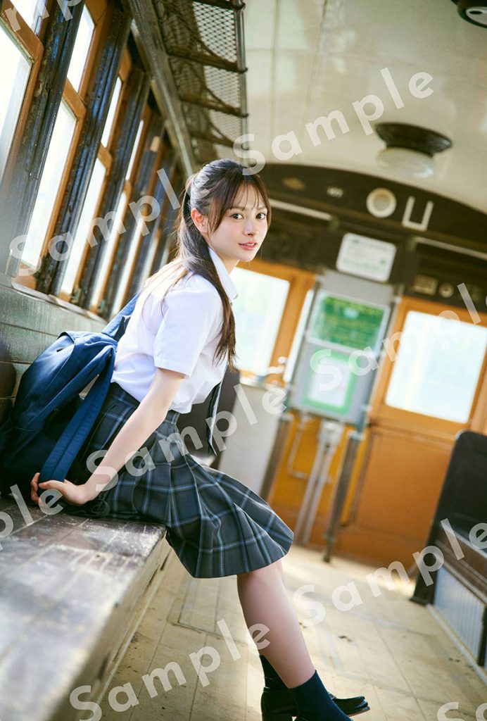 AKB48伊藤百花1stフォトブック『百花ずかん。』よりAKB48オフィシャルサイト特典生写真1