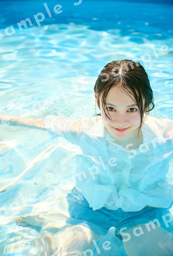 AKB48伊藤百花1stフォトブック『百花ずかん。』よりAKB48オフィシャルサイト特典生写真2