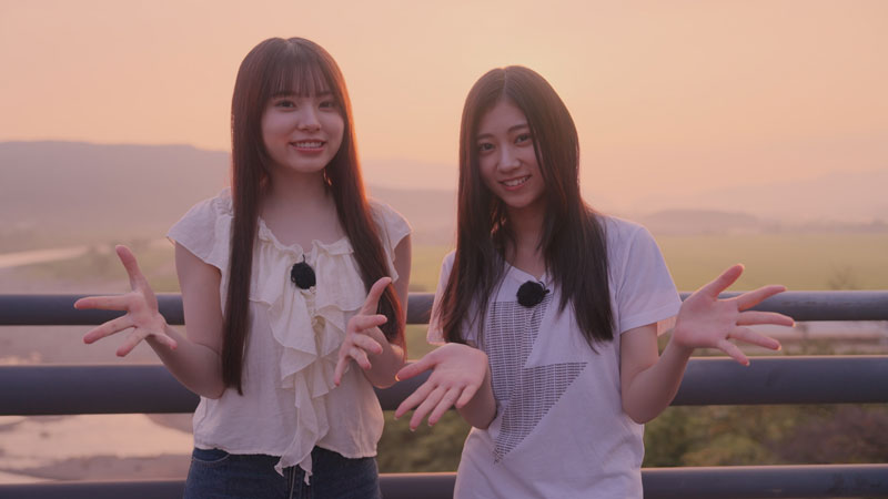 『乃木坂46 6期生稼働中』に出演する川端晃菜(右)と森平麗心(左)