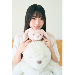 日向坂46「五期生のぽかぽか写真館」坂井新奈がぬいぐるみを抱えて登場！