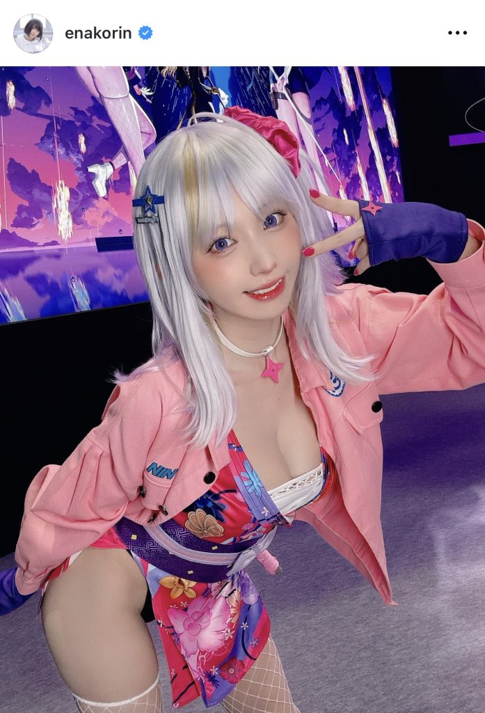 “イツカ”のコスプレ姿で「東京ゲームショウ2025」に登場したえなこ