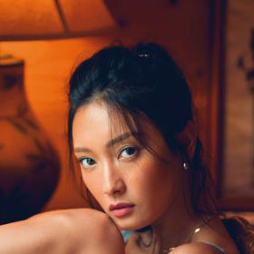 菜々緒10年ぶりの写真集『DIVINE』発売前重版が決定!新カットが解禁に