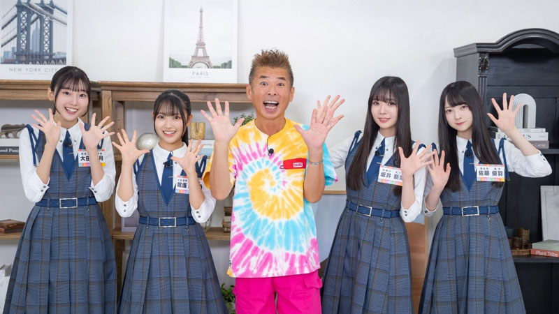 講師を務める勝俣州和と、日向坂46大田美月、蔵盛妃那乃、坂井新奈、佐藤優羽