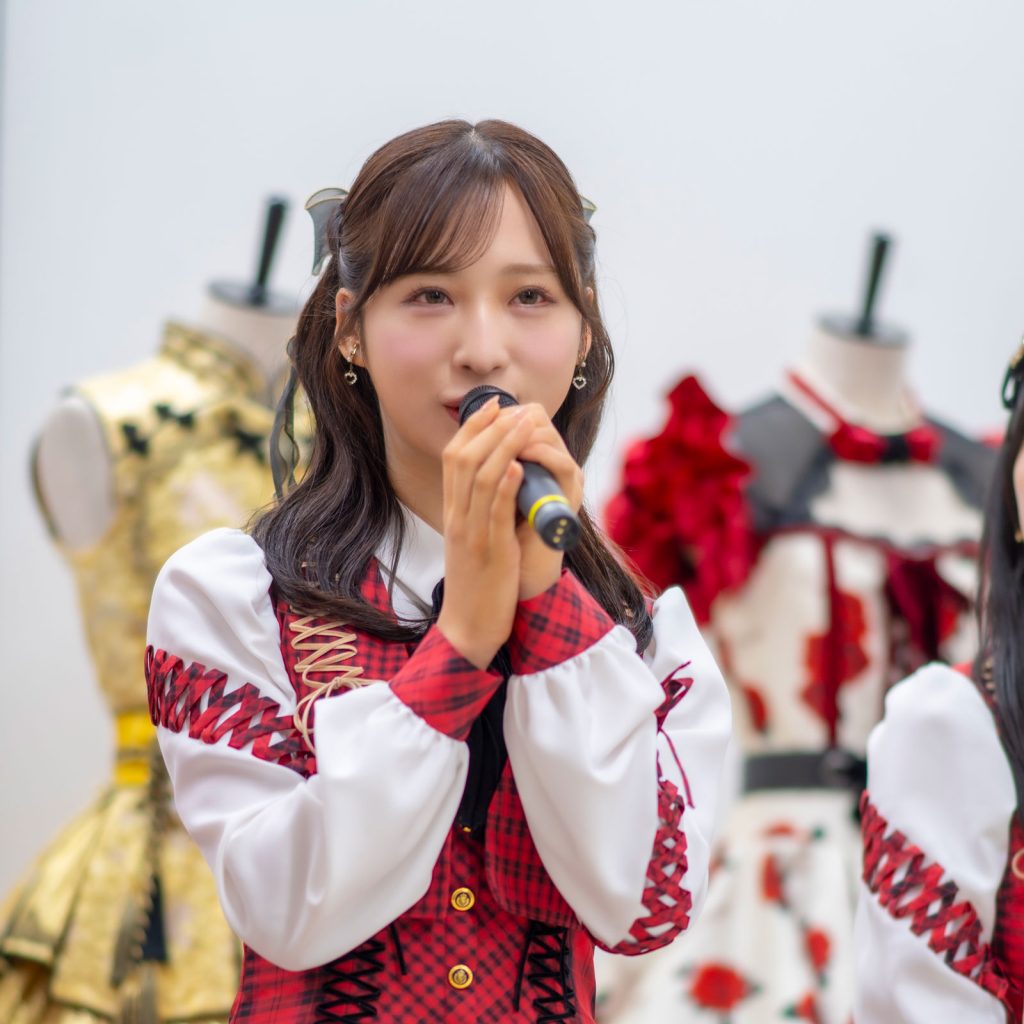 「AKB48 大衣装展 -時代を彩った装跡-」取材会より小栗有以