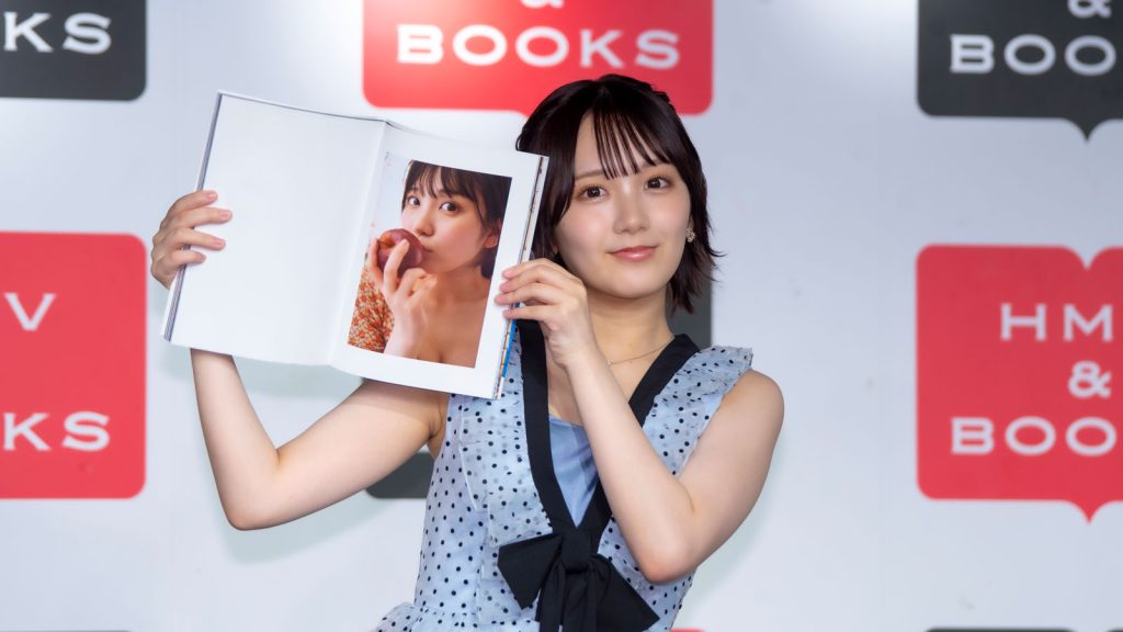 AKB48・田口愛佳が1st写真集『好きと言えたら』発売記念取材会に出席