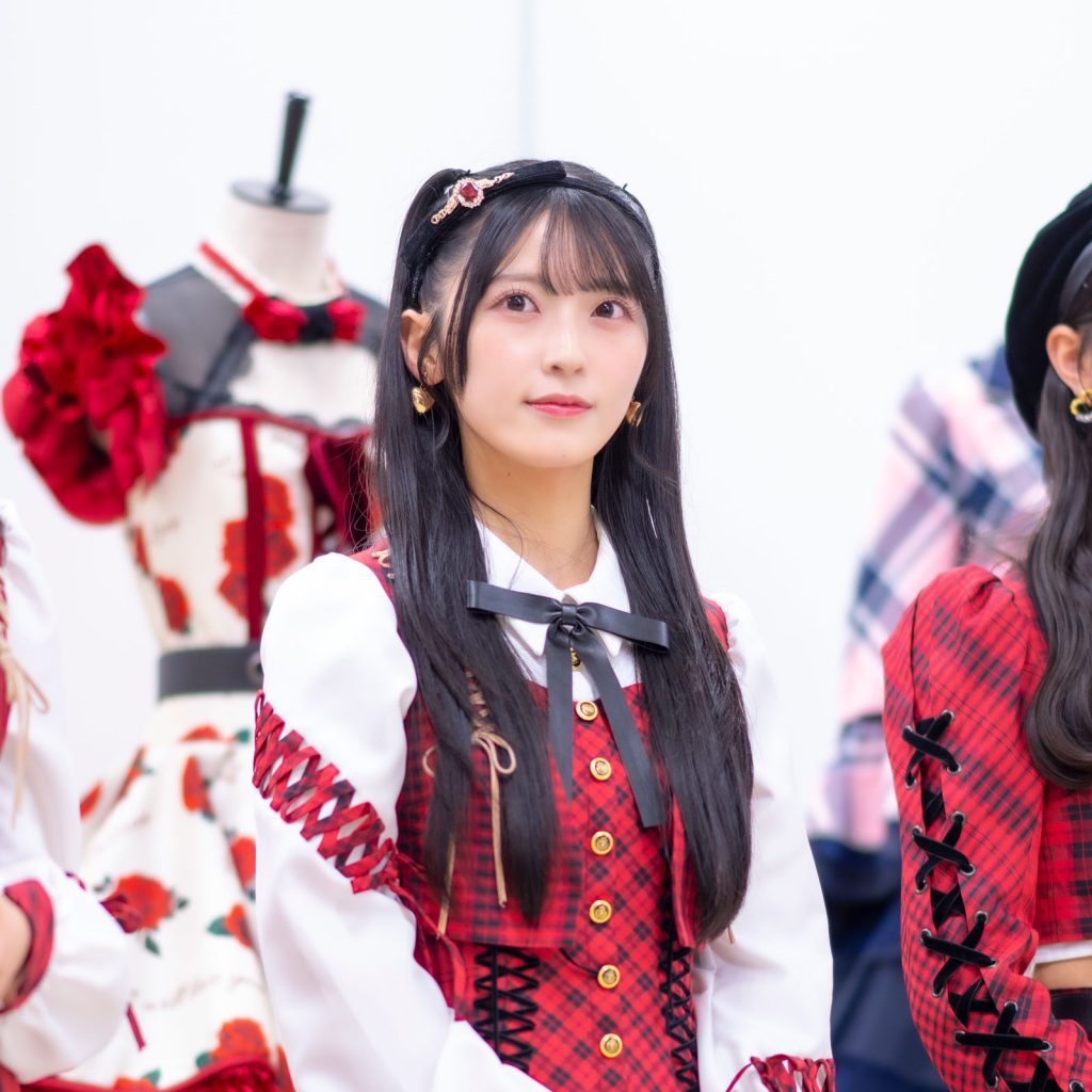 「AKB48 大衣装展 -時代を彩った装跡-」取材会より佐藤綺星