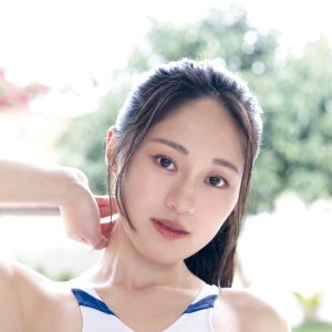 “蕩けるカラダ”で話題…藤原ナミ、ハイスペックボディーと大人の魅力がまぶしい最新作