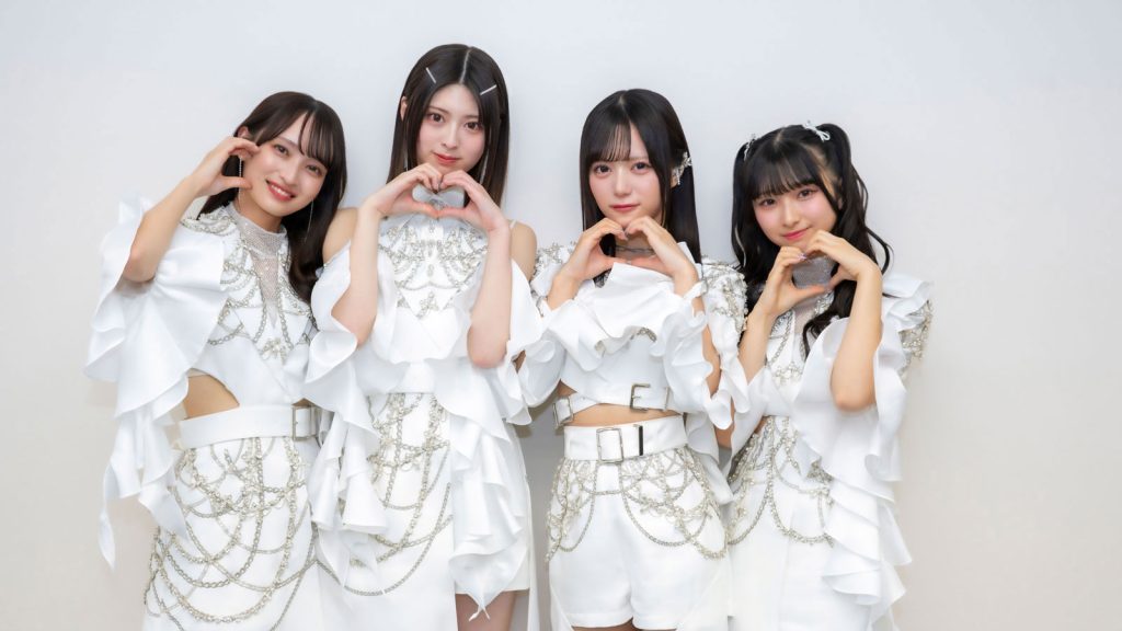 WHITE SCORPION・ALLY、HANNA、ACE、CHOCOにインタビューを実施(写真左から)