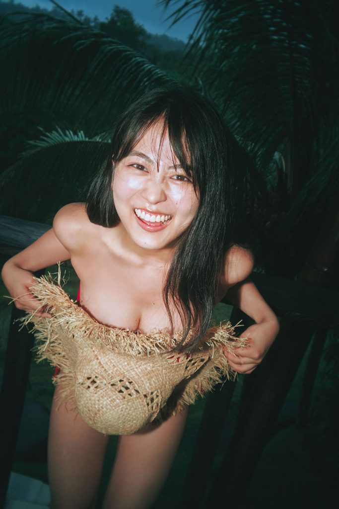 福井梨莉華1st写真集『あいの道しるべ』より