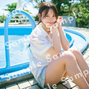 AKB48伊藤百花、真夏のプールサイドで美脚もチラり…フォトブック発売記念パネル展の開催が決定