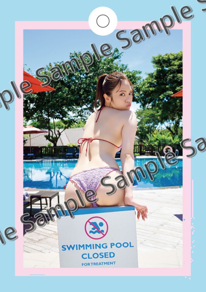 『宮田愛萌1st写真集』(幻冬舎)よりアクリルキーホルダー