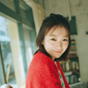 櫻坂46小島凪紗、“遊園地デート”をテーマにしたグラビアショット