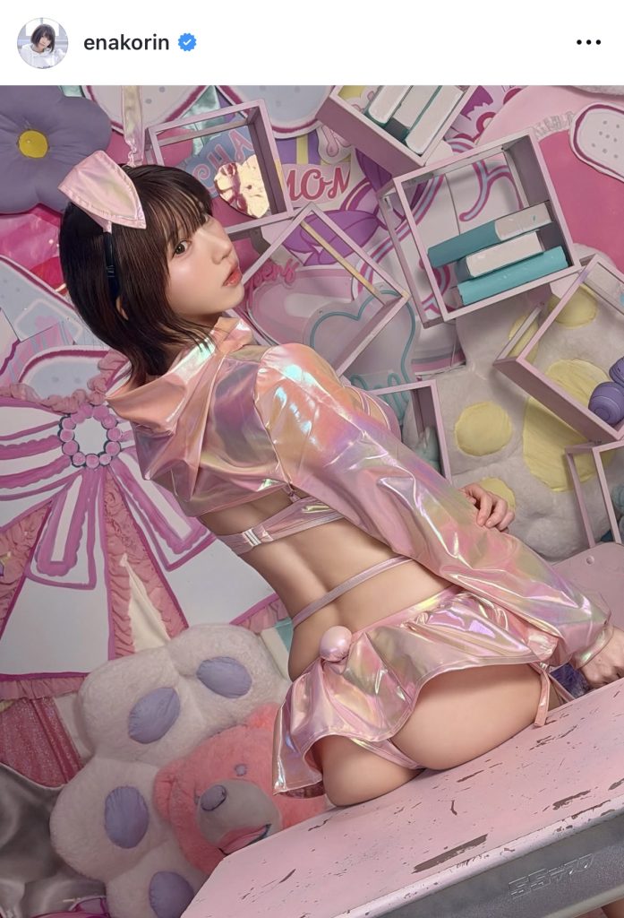 えなこがセクシー衣装でのバックショットを公開