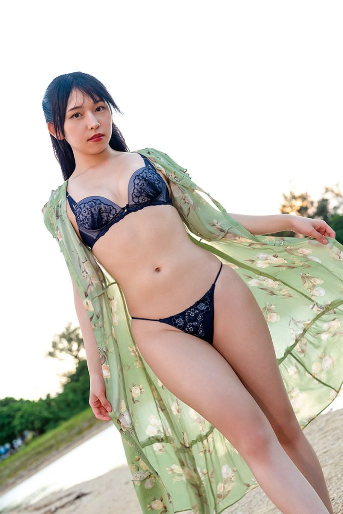 グラビアアイドル早川真由イメージDVD「Sweet ＆ Clear」より