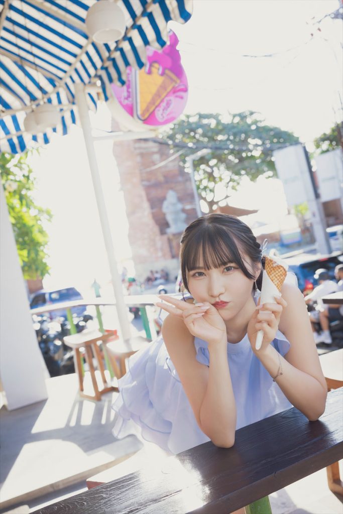 伊織芽衣1st写真集『芽色-めいろ-』より