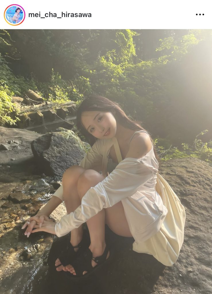 夏っぽさ全開のコーデを披露