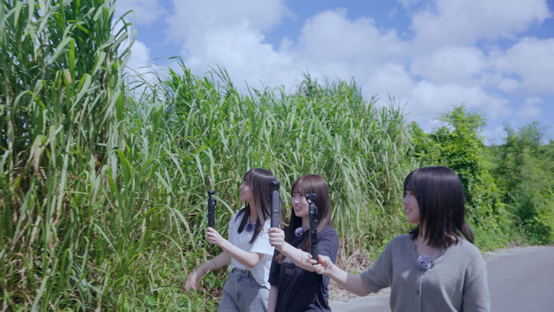 『乃木坂46 6期生稼働中』に出演する愛宕心響(中央)、海邉朱莉(左)、増田三莉音(右)