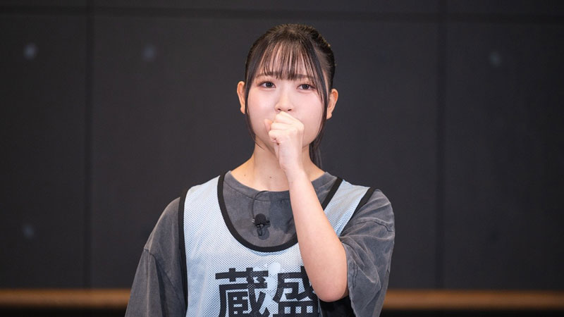 日向坂46五期生楽曲『ジャーマンアイリス』を披露する蔵盛妃那乃