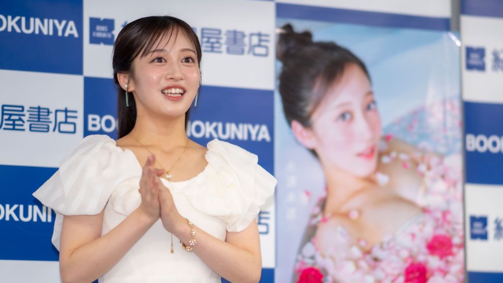 NMB48川上千尋ファースト写真集『永遠未遂』(徳間書店)発売記念取材会より