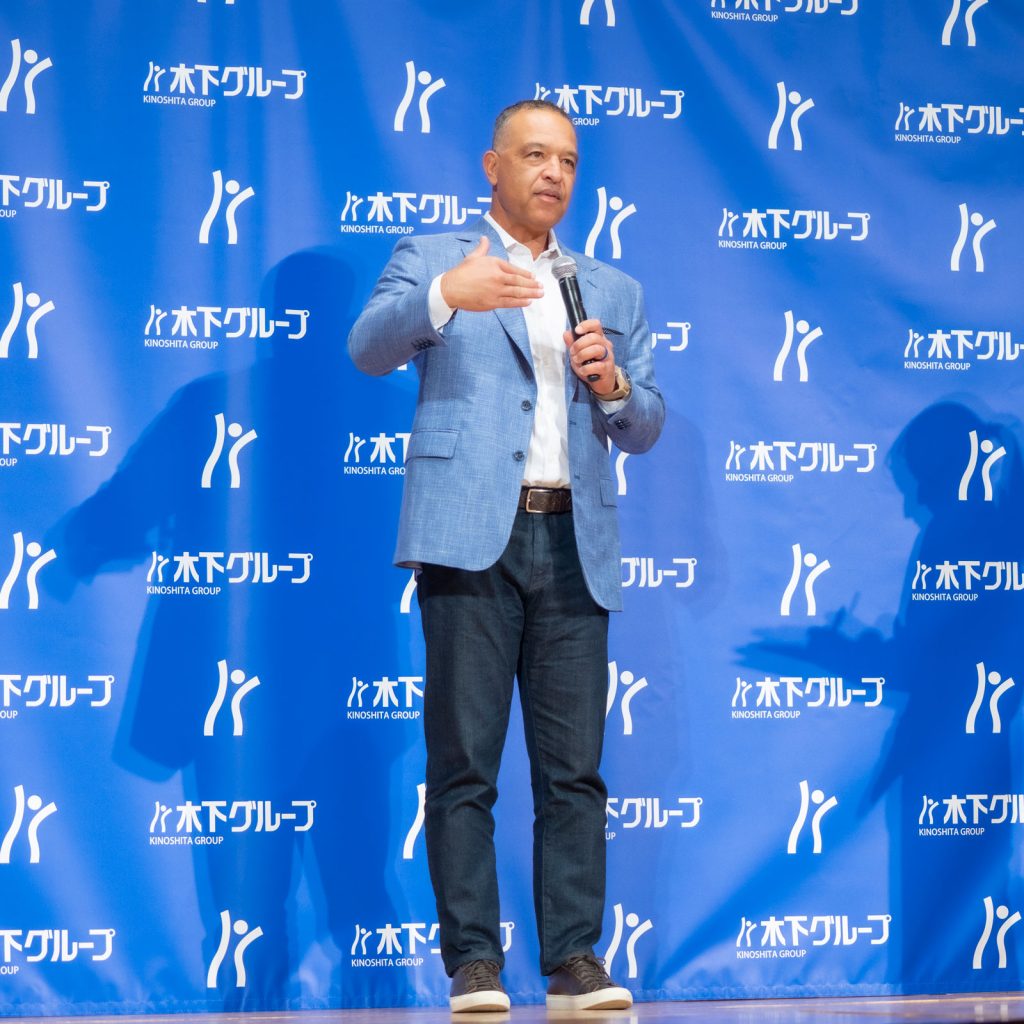 木下グループ新CM発表会に出席した『ロサンゼルス・ドジャース』デーブ・ロバーツ監督