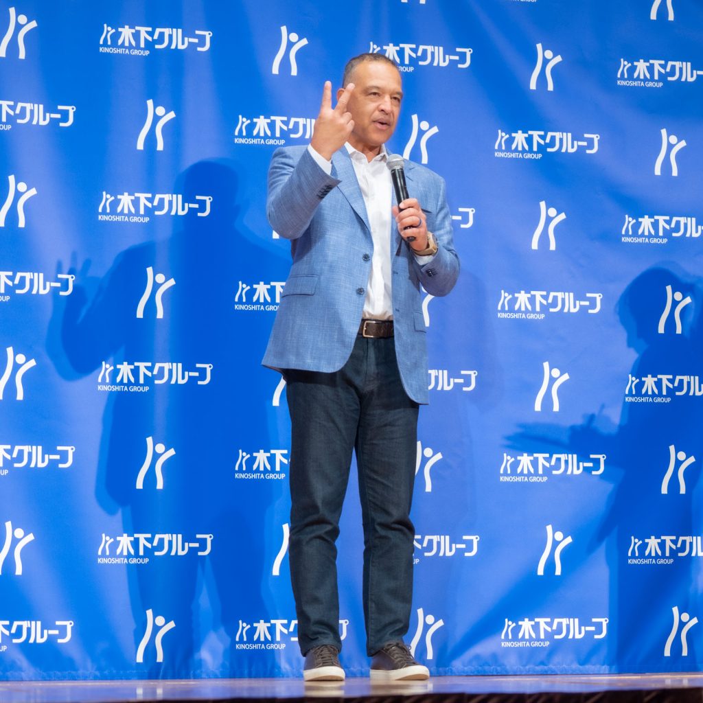 木下グループ新CM発表会に出席した『ロサンゼルス・ドジャース』デーブ・ロバーツ監督