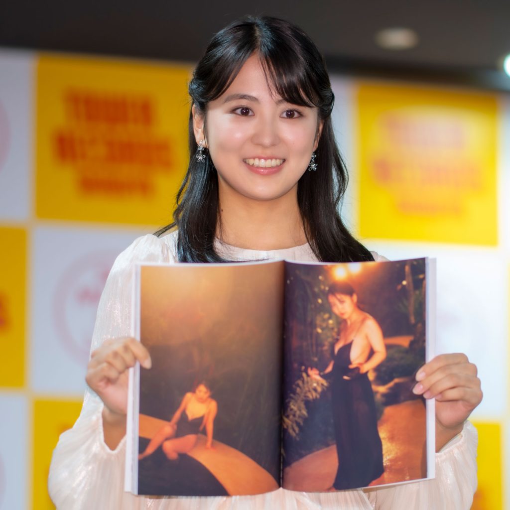 福井梨莉華が1st写真集『あいの道しるべ』発売記念取材会に出席