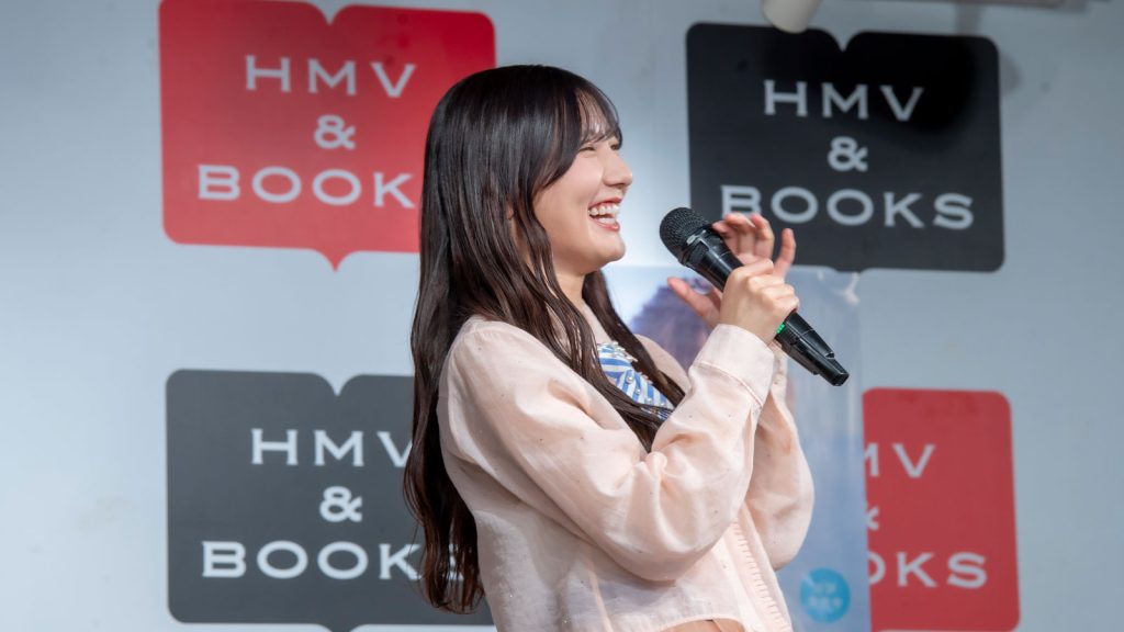 ウインクを実演して見せた日向坂46・河田陽菜が自ら爆笑