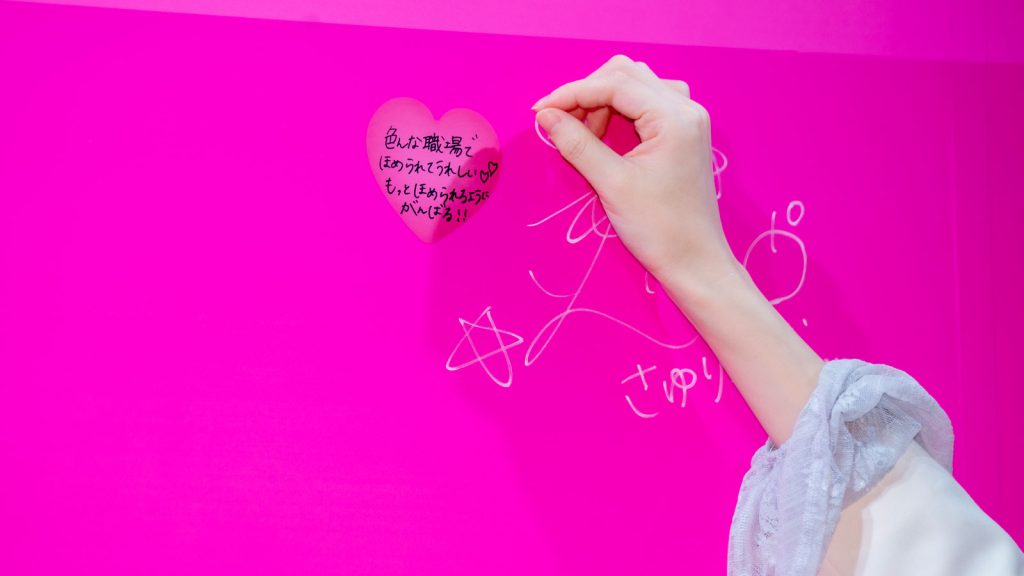 松村沙友理が日本生命『＃みんなの社会人ブルー展』オープニングイベントに出席