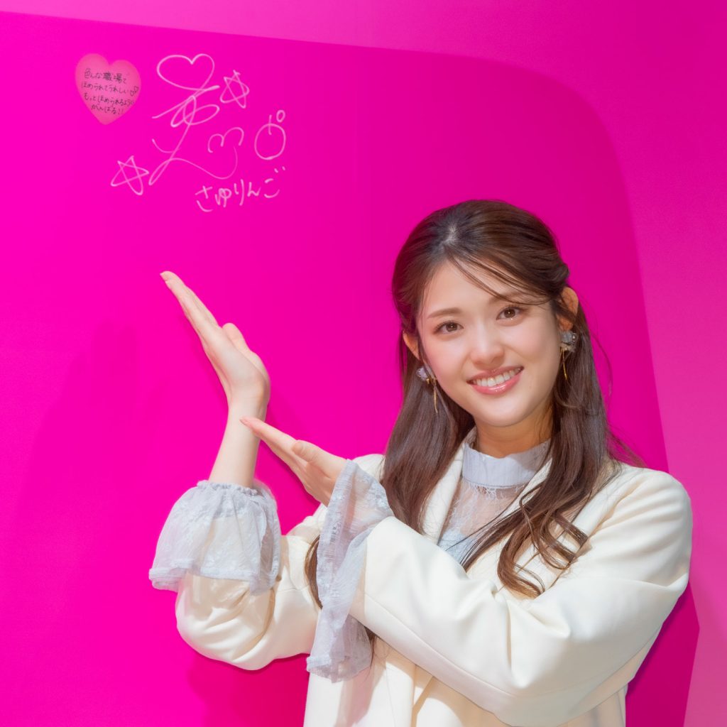 日本生命『＃みんなの社会人ブルー展』オープニングイベントに出席した松村沙友理