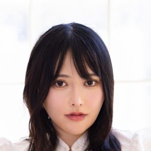 2.5次元ボディーで人気のグラドル、大胆衣装で誘惑ノンストップ