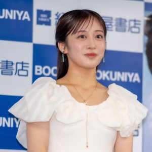 NMB48川上千尋、メンバー＆OGの写真集を参考に「端から端まで見て勉強しました(笑)」