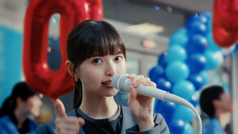 ソフトバンク株式会社新テレビCM「スマホデビュー祭」篇に出演する齋藤飛鳥