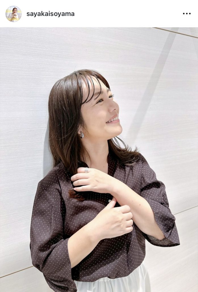 落ち着いた衣装で電波ジャック