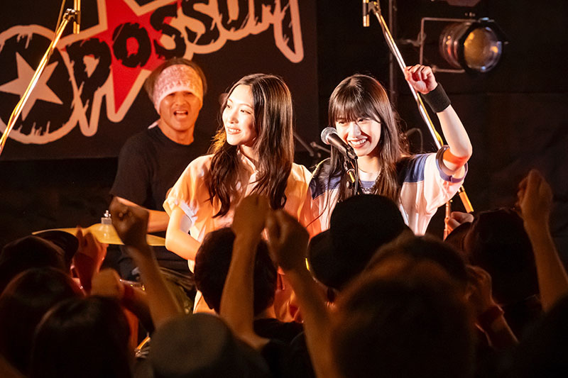 青春ファンタジードラマ「路地裏ホテル」より吉井スズカ(谷口愛季)とノア(村井優)