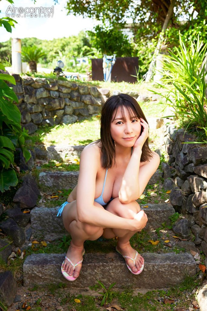 グラビアアイドル夏来唯イメージDVD「ボクの彼女のバグった距離感」より