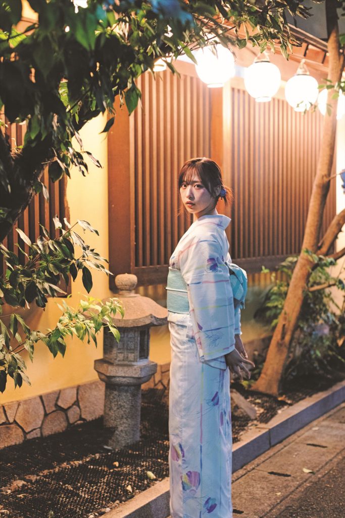 AKB48・小栗有以1stフォト＆スタイルブック『AB型の左利き』より