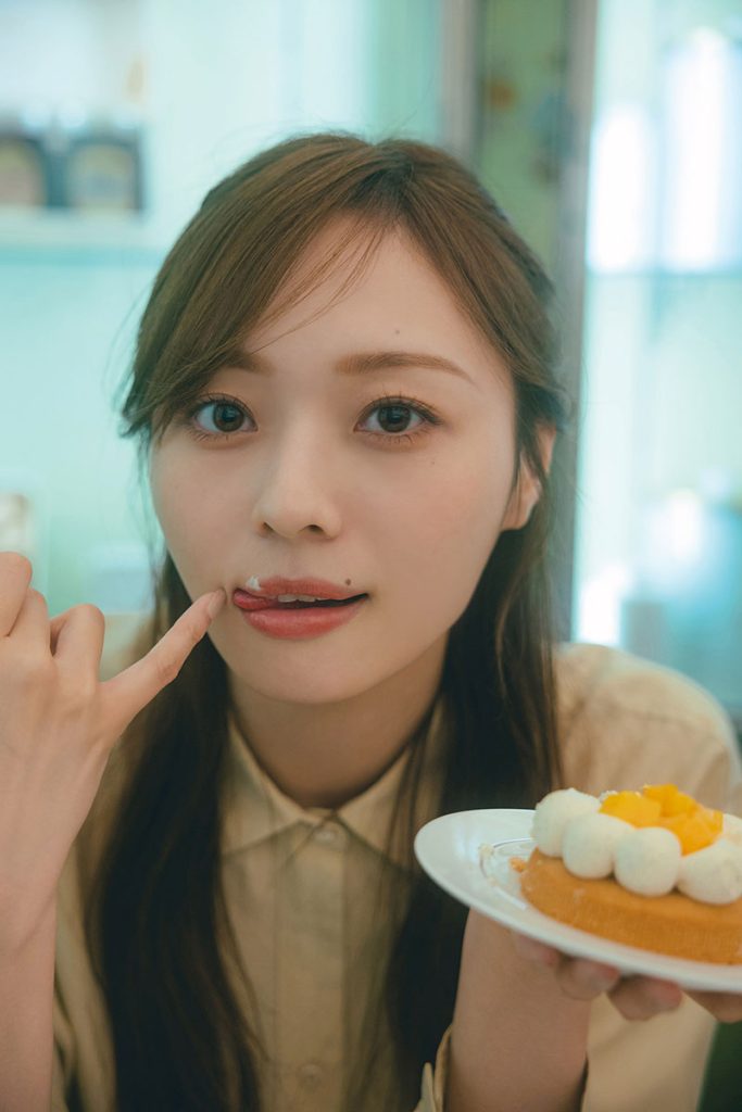 乃木坂46・梅澤美波2nd写真集(光文社)