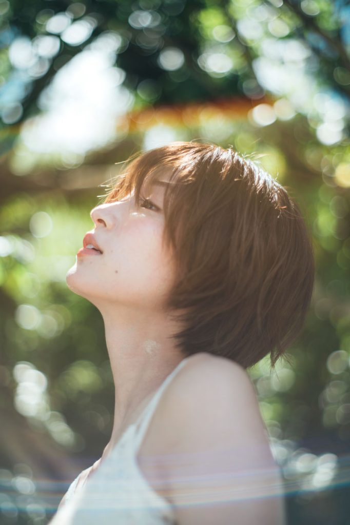 岡崎紗絵2nd写真集『Lupinus』(宝島社)より