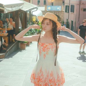 乃木坂46梅澤美波「まるで少女のような花柄ワンピと麦わら帽子」2nd写真集より新カット公開