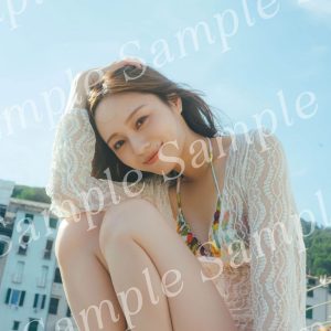 乃木坂46梅澤美波2nd写真集より、美脚際立つカットからワンちゃんとの癒やしショットまで…書店特典ポスター&ポストカード全21種一挙公開