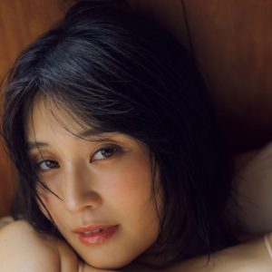 35歳 グラビアレジェンド高橋凛、研ぎ澄まされたプロポーションで魅せる