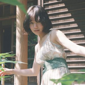 園凜、初めての水着グラビアを松岡一哲氏がフィルムカメラで撮影