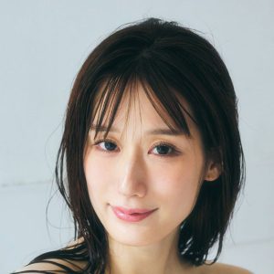 モデルやアイドルとして活動中の美女が初グラビアで大胆披露