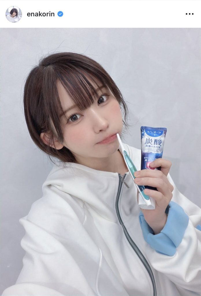 「えなこの◯◯ラジオ」の流れで歯磨き中のえなこりん