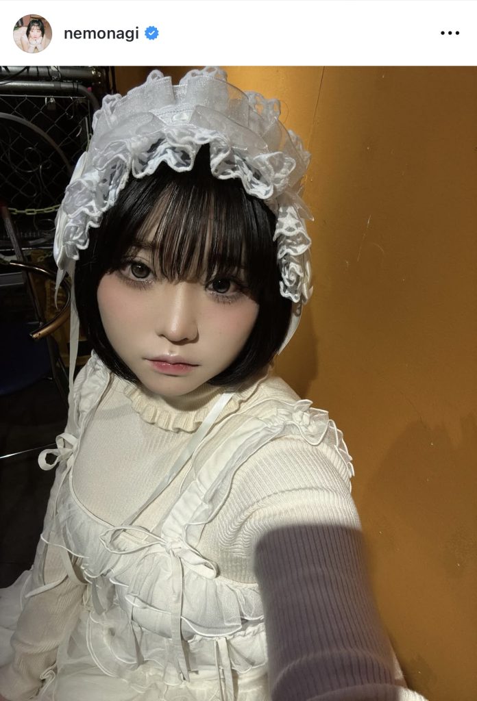 根本凪が純白のへアドレス&衣装姿を公開した