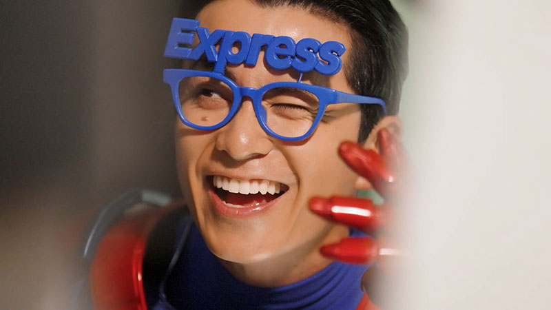 藤森慎吾が出演する「楽天24エクスプレス」TVCMメイキングより