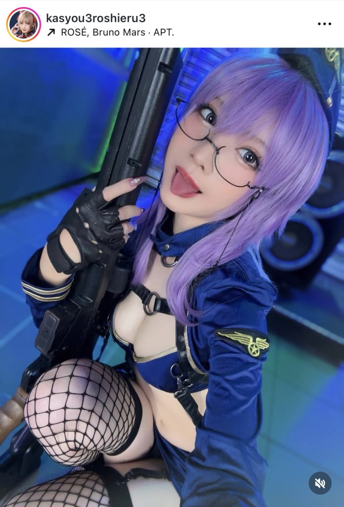 この日もセクシーなミリタリールックを披露