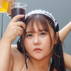 “グラエンサー”最胸の5人が集結!わちゃわちゃグラビアショット