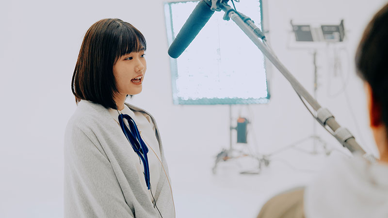 『キャリアチケット就職』の新CMに出演している原菜乃華、メイキング