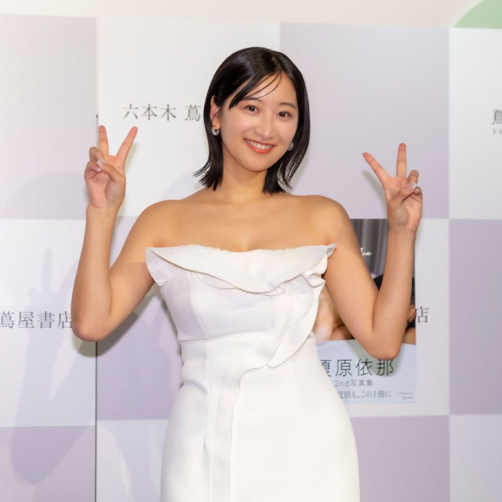 榎原依那2nd写真集『I am Ina』発売記念取材会より